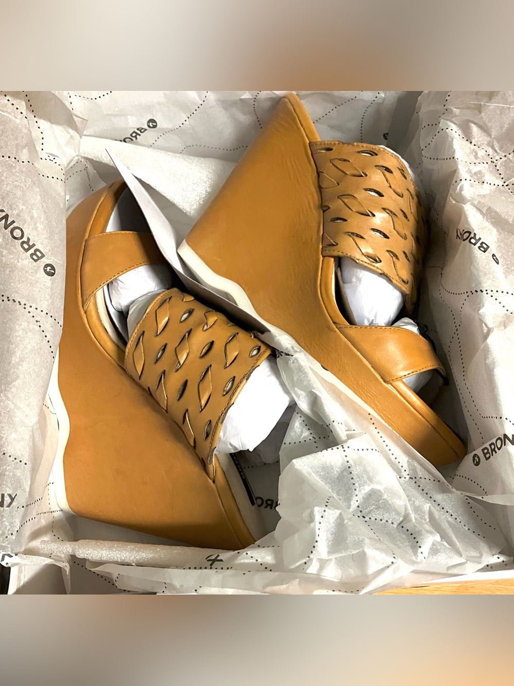 Bronx Tan Laser Get Smart Cut-Outs
Platform Wedge Sandals: Size 39 ( 8.5)